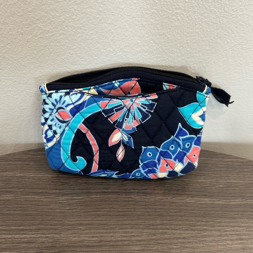 Vera Bradley Mirror Cosmetic Makeup Case Lotus Flower Swirl Quilted Bag NWOT - Picture 3 of 9
